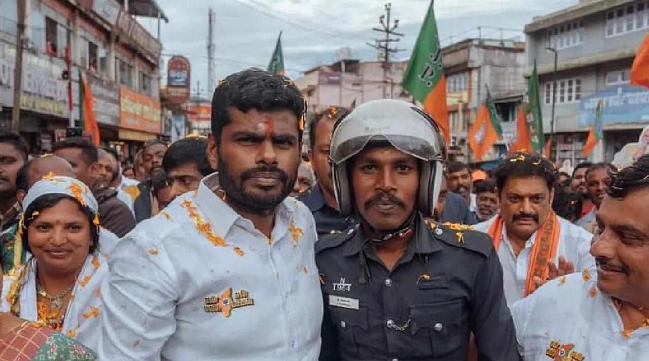 police constable transferred for taking photo with TN BJP Leader Annamalai  in Gudalur 