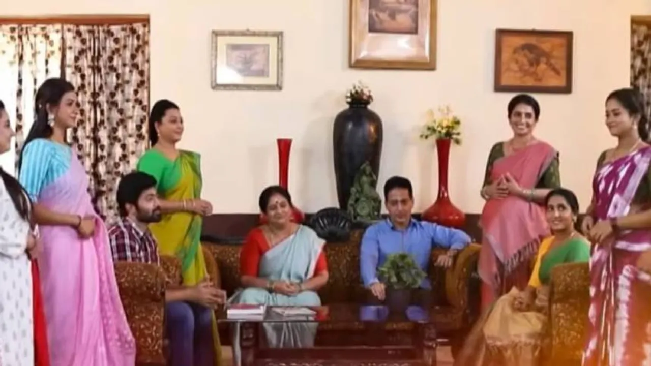 Baakilakshmi serial family