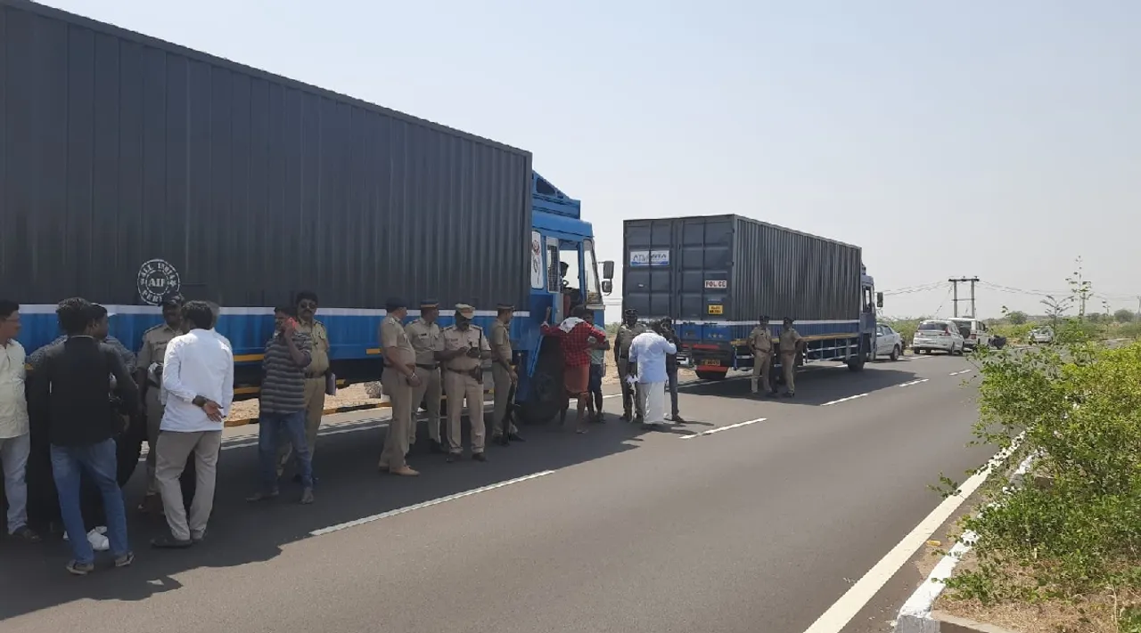 Andhra Pradesh Anantapur Police seized Rs 2 thousand crore currency notes being transported in 4 containers