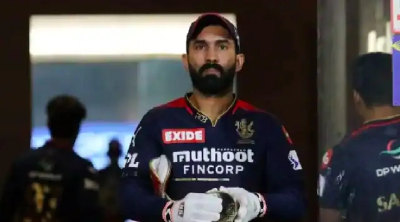 Dinesh Karthik reverses retirement set to play for Paarl Royals in SA20 2025 Tamil News 