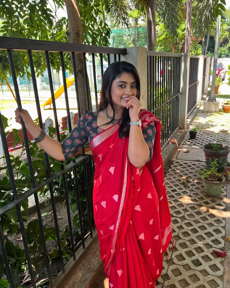 மினுக்கி மினுக்கி மேனா மினுக்கி... அசுரன் காதலி ரீசன்ட் க்ளிக்ஸ்!