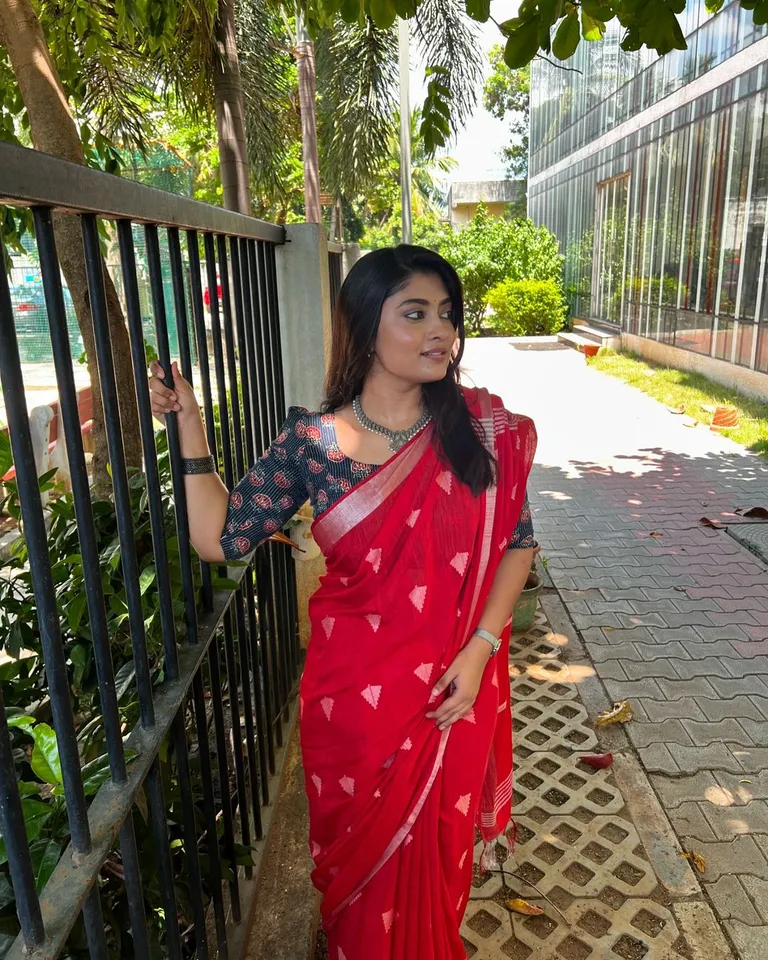 மினுக்கி மினுக்கி மேனா மினுக்கி... அசுரன் காதலி ரீசன்ட் க்ளிக்ஸ்!