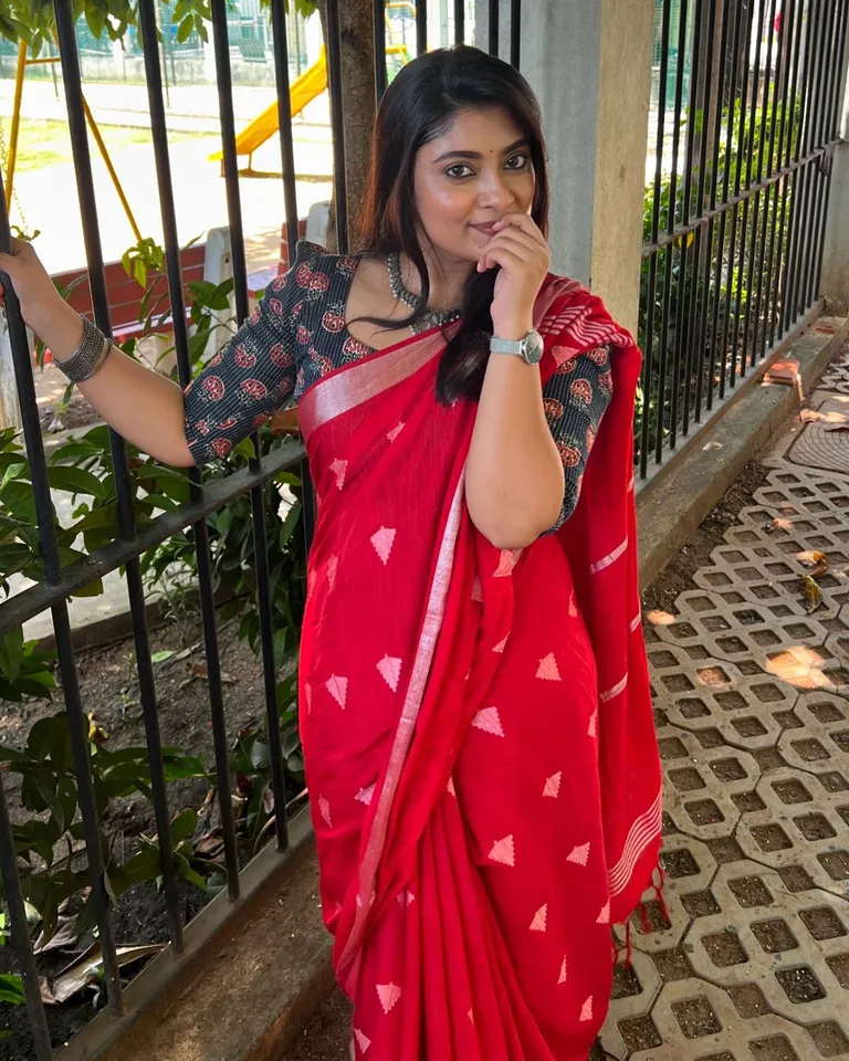 மினுக்கி மினுக்கி மேனா மினுக்கி... அசுரன் காதலி ரீசன்ட் க்ளிக்ஸ்!