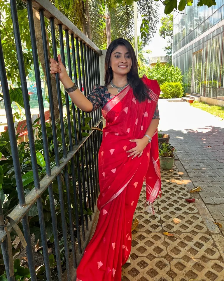 மினுக்கி மினுக்கி மேனா மினுக்கி... அசுரன் காதலி ரீசன்ட் க்ளிக்ஸ்!