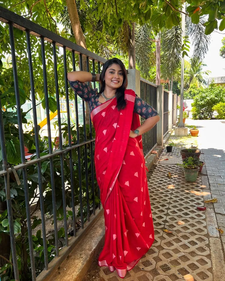 மினுக்கி மினுக்கி மேனா மினுக்கி... அசுரன் காதலி ரீசன்ட் க்ளிக்ஸ்!