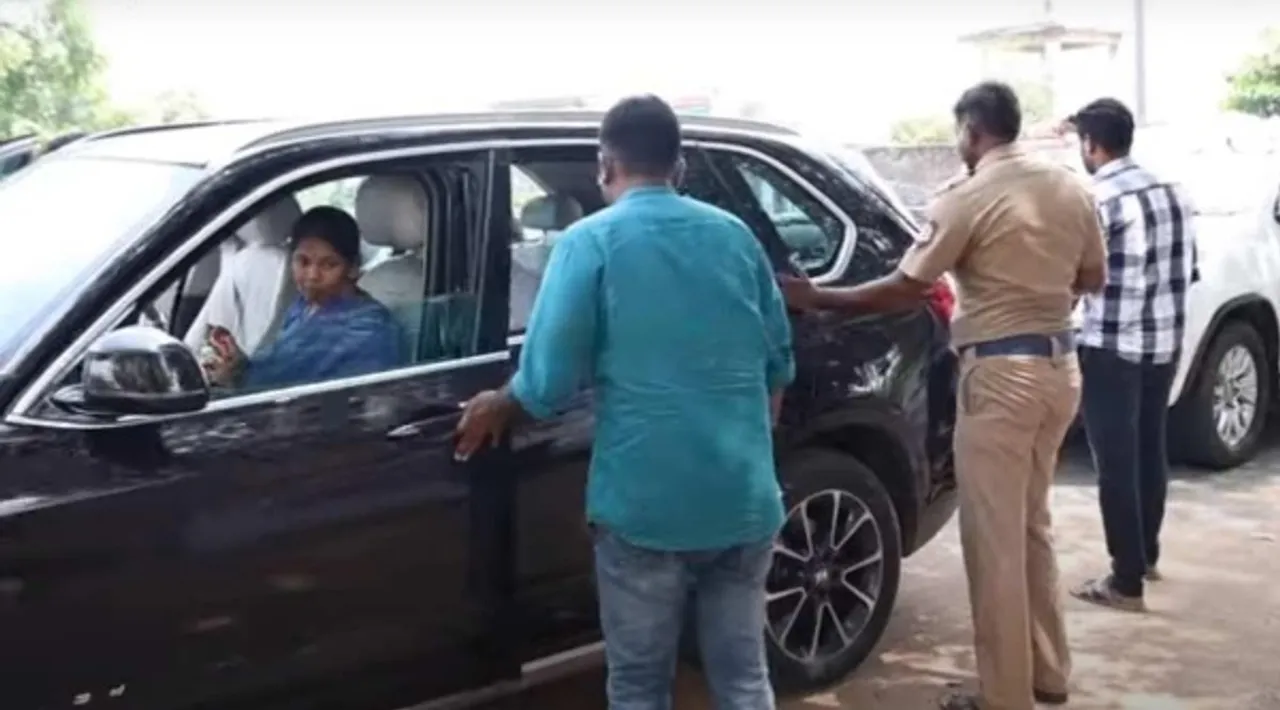 Kanimozhi car checks