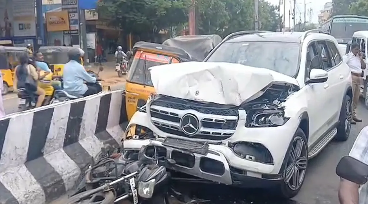 benz accident