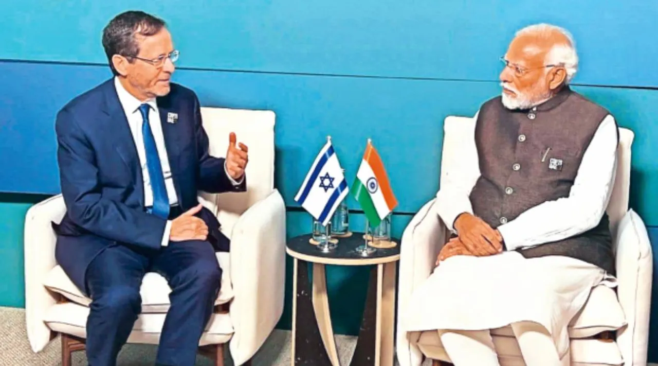  Modi with Israel Isaac Herzog.jpg