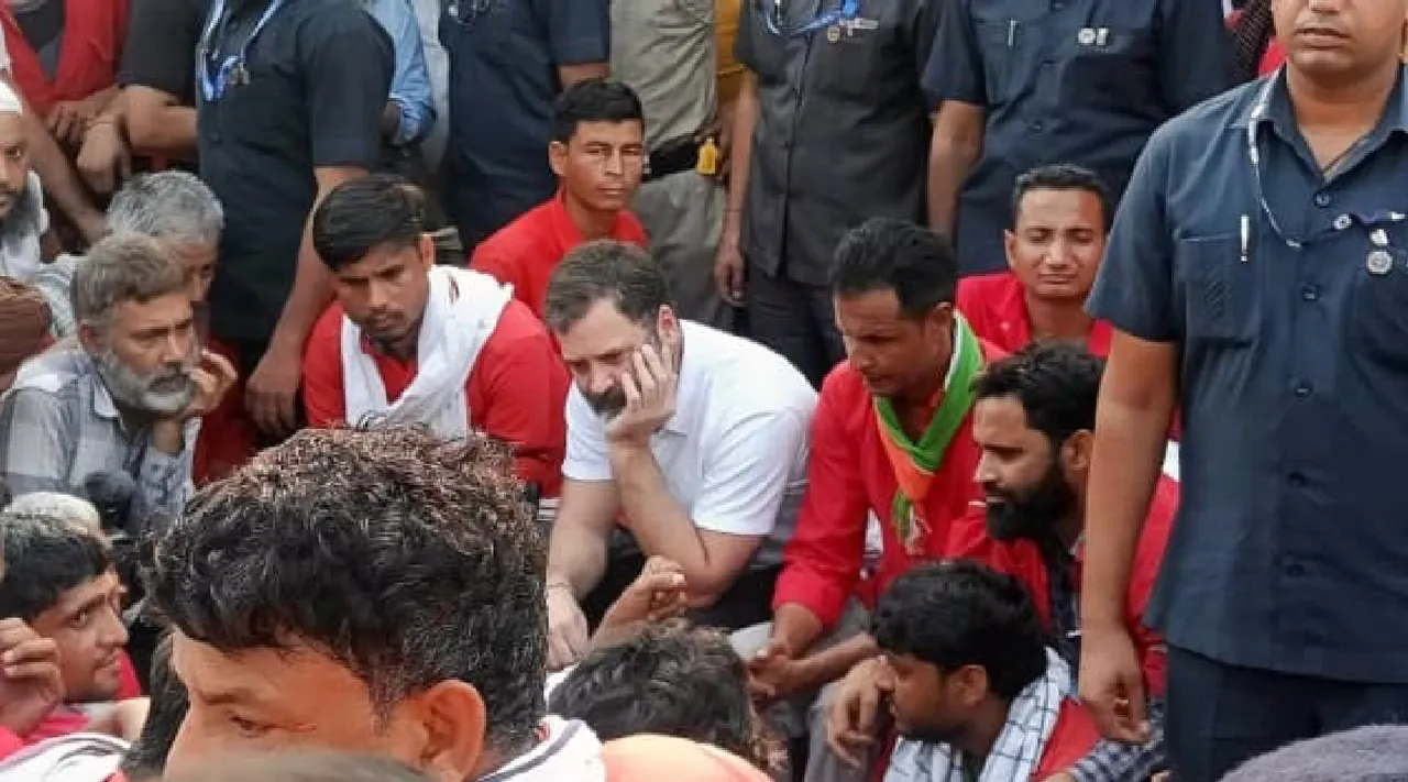 Rahul Gandhi turns coolie at Delhi Anand Vihar interacts with workers 