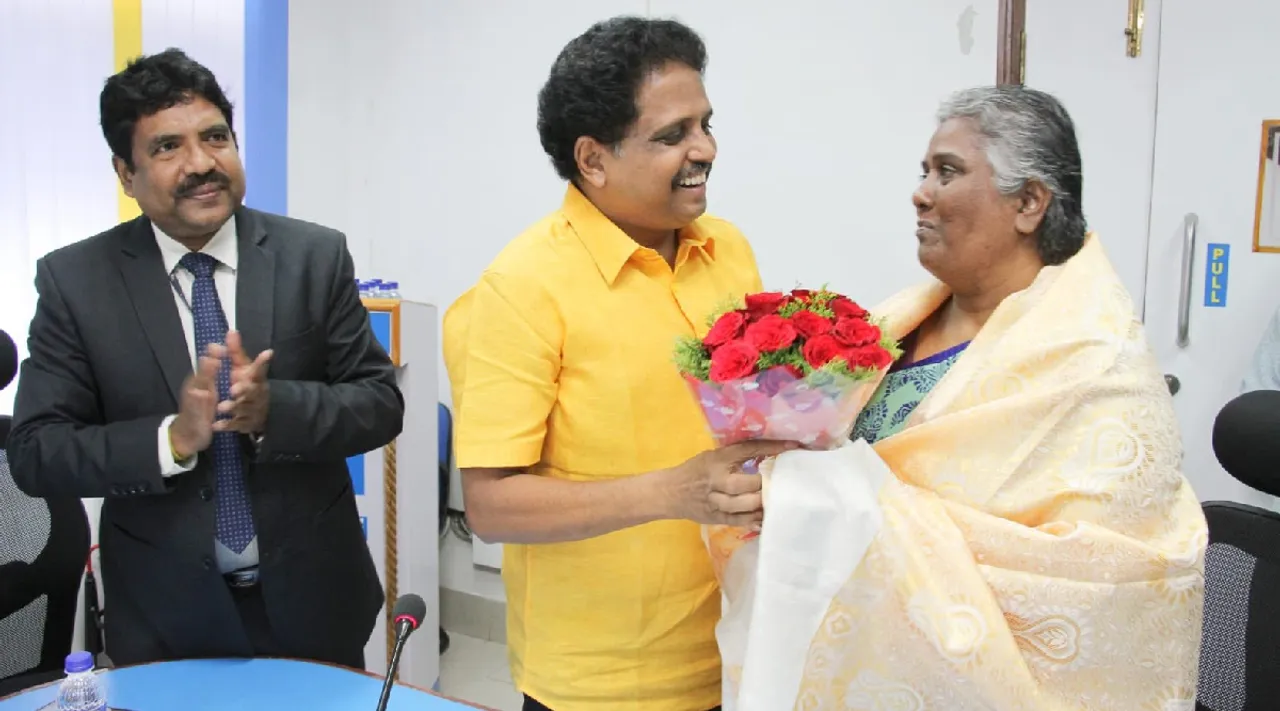 Madurai MP Su Venkatesan thanks Woman donated land worth 4cr to Govt school Tamil News 