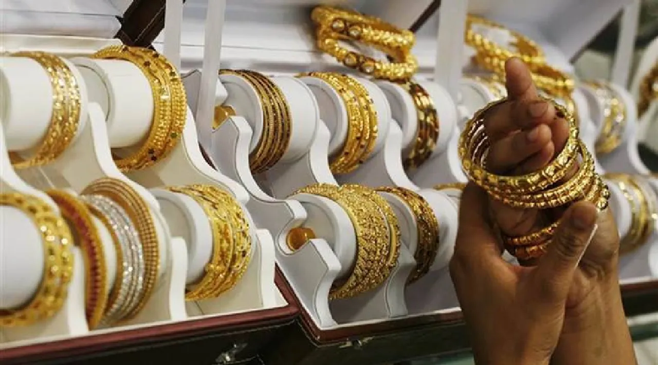 Smugglers find new ways to bring in gold as price import duties go up Tamil News 