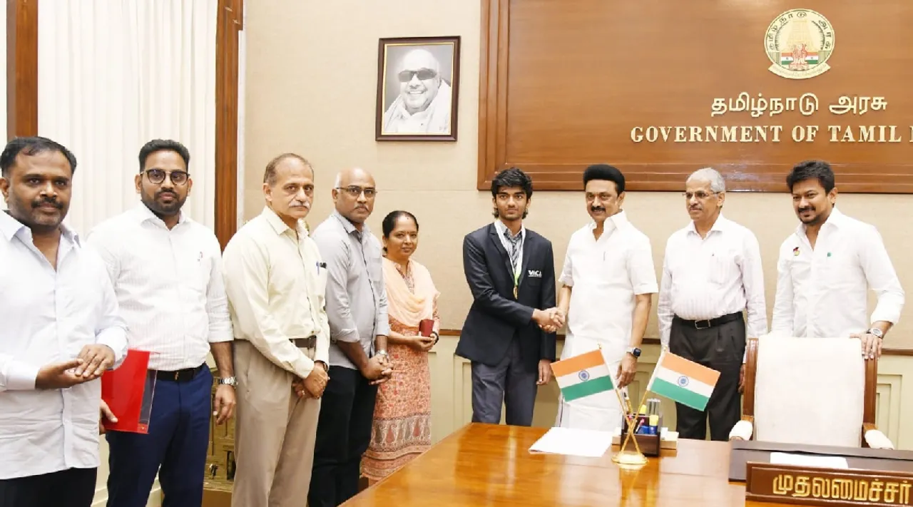 TN CM MK Stalin greets Candidates Chess Tournament winner D Gukesh India Tamil News 
