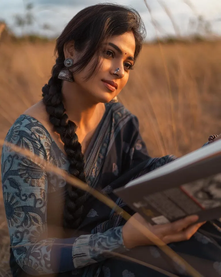 HBD Ramya Pandian: காட்டுக்குள் மலர்ந்த கவிதை புத்தகம்; ரம்யா பாண்டியன் ரீசன்ட் க்ளிக்ஸ்