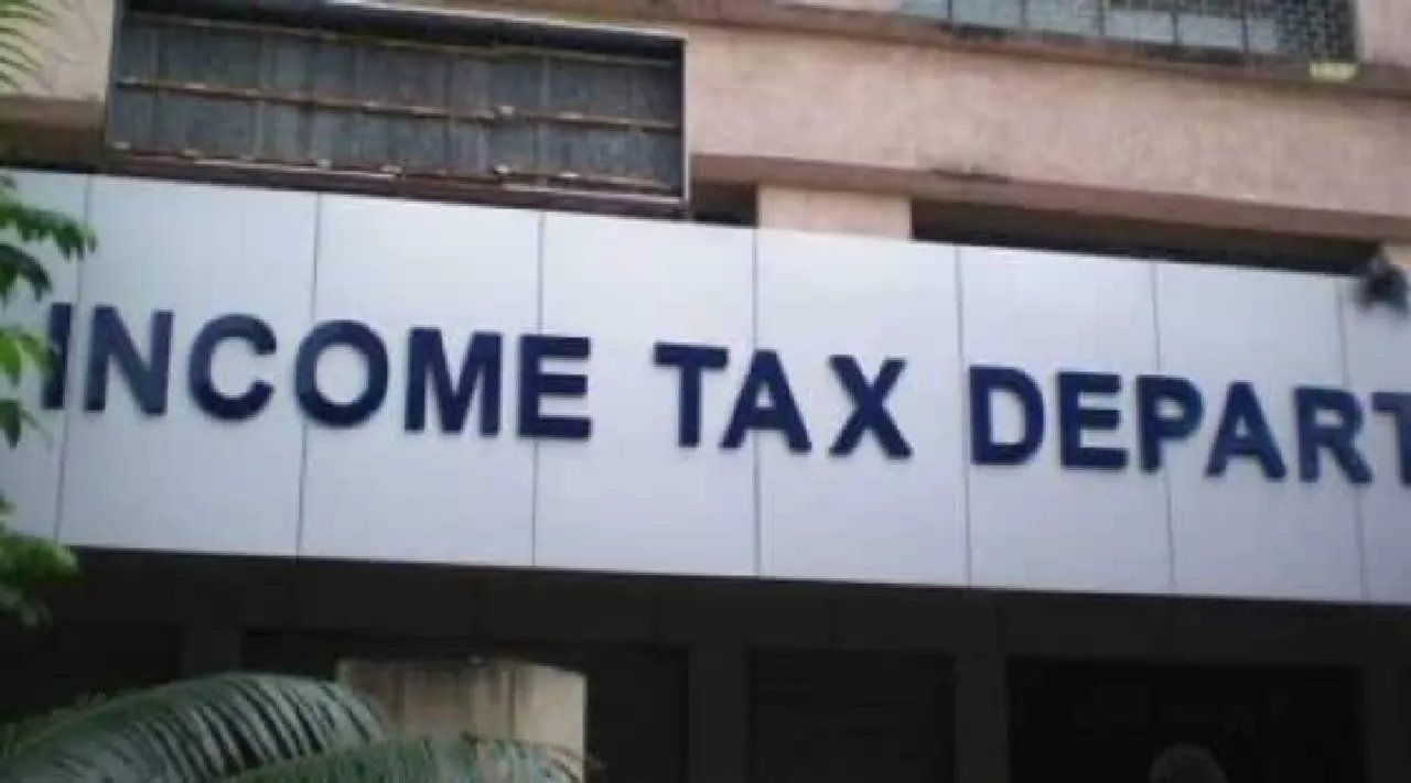  Income tax officials raid 40 places in CHENNAI 
