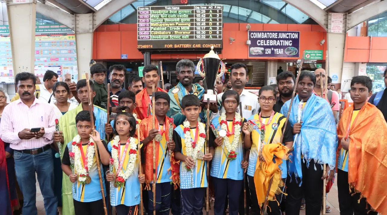 Coimbatore students wins overall cup national level silambam held GOA 