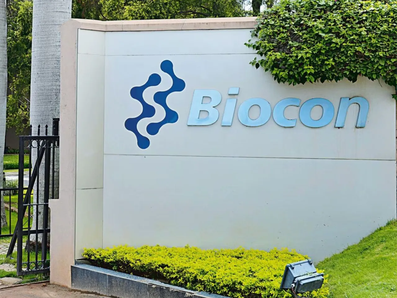 Biocon acquires Eywa Pharma's manufacturing unit
