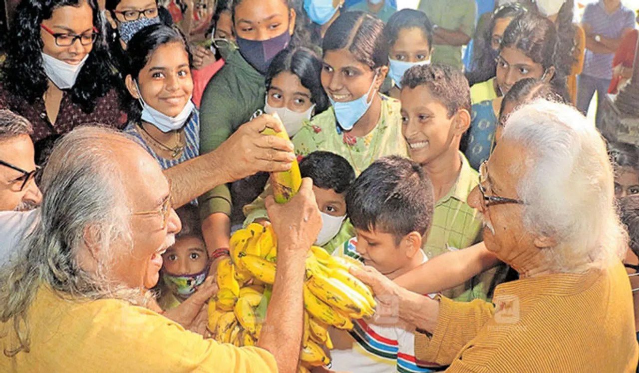 കുട്ടിക്കൂട്ടത്തിനൊപ്പം: അടൂര്‍ ഗോപാലകൃഷ്ണന്‍ ് 81 ാം പിറന്നാളാഘോഷം