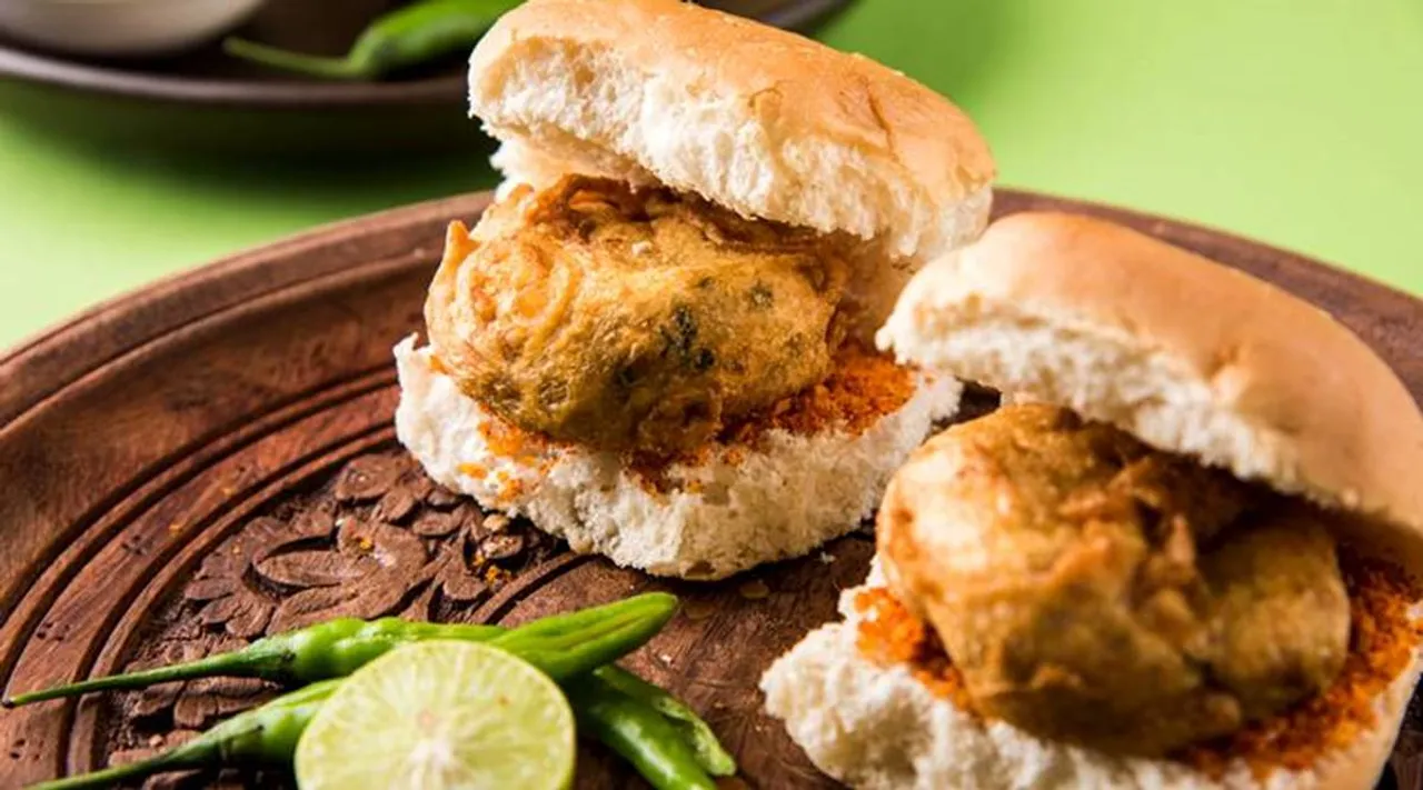 Can't grab a Vada Pav on the go? Order piping hot Vada Pavs in Mumbai online!