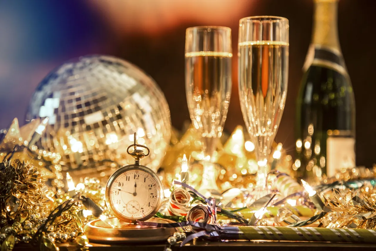Celebrate new year's eve in these places in Delhi!