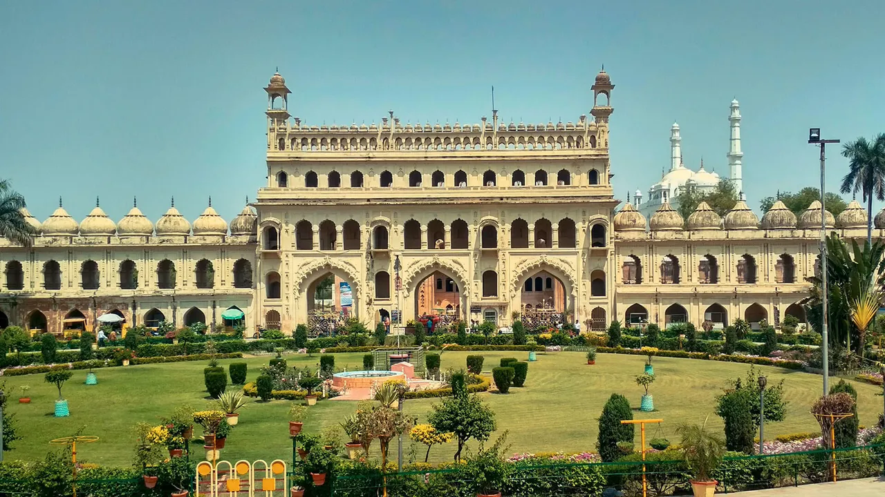 Traveling to the City of Nawabs? Tourist places in Lucknow that should top your list!