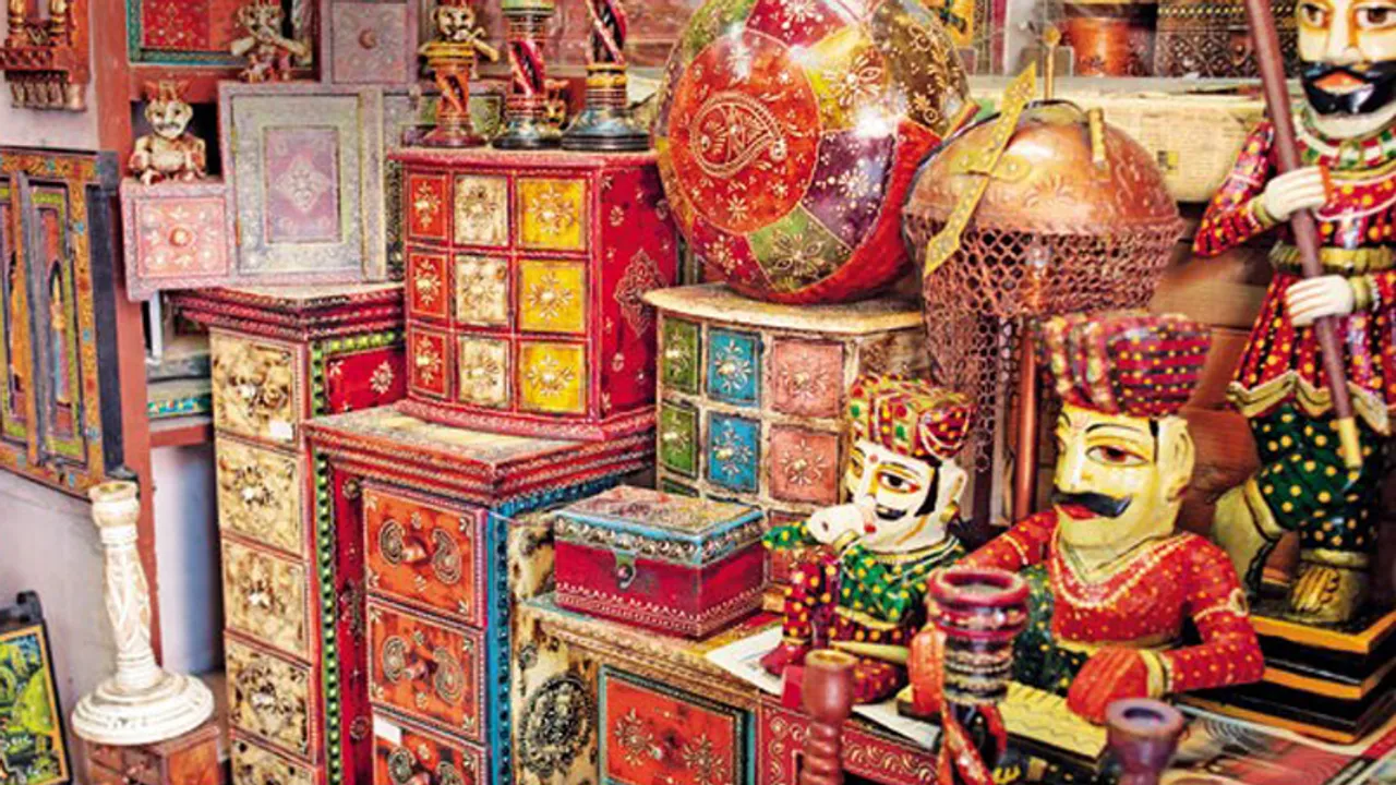 Explore the streets of Johari Bazaar in Jaipur for some exclusive traditional shopping