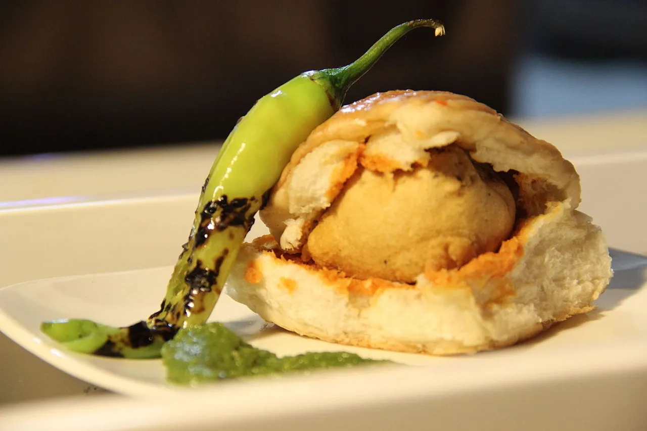 A letter of love to Vada Pav sprinkled with extra Lahsun Chutney!