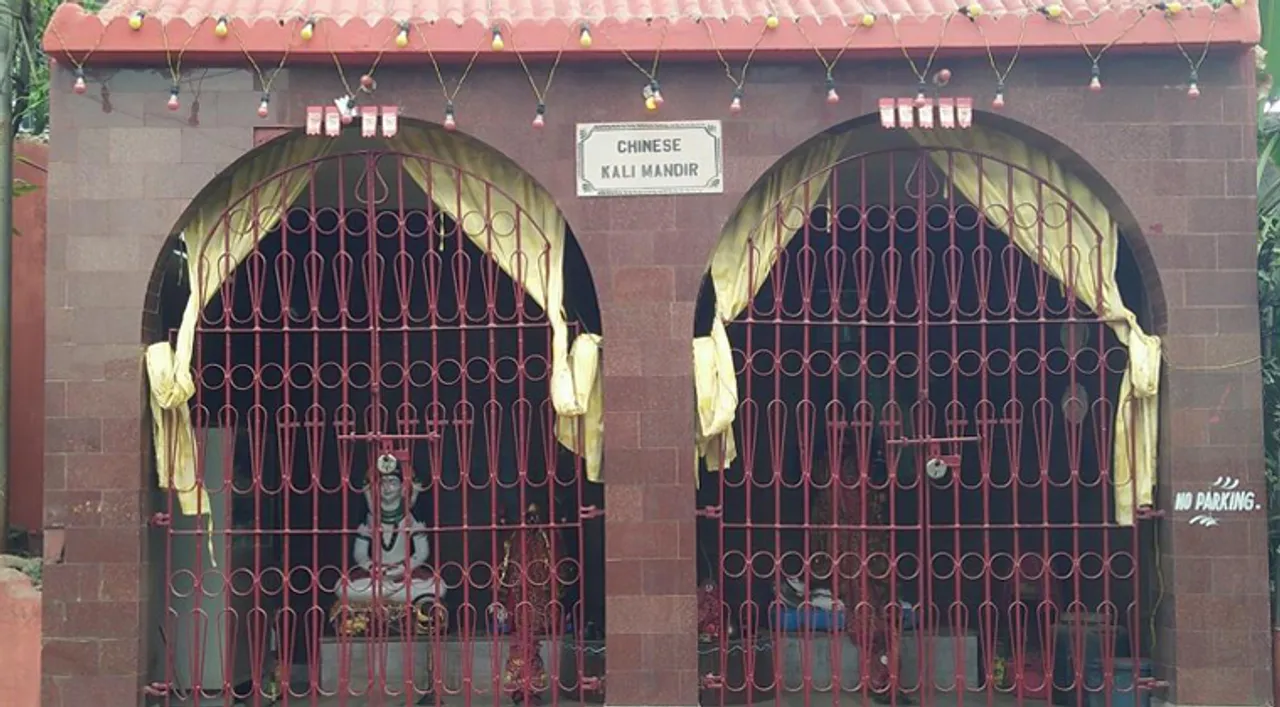 This Kali Mandir in Kolkata serves noodles as bhog!  ﻿