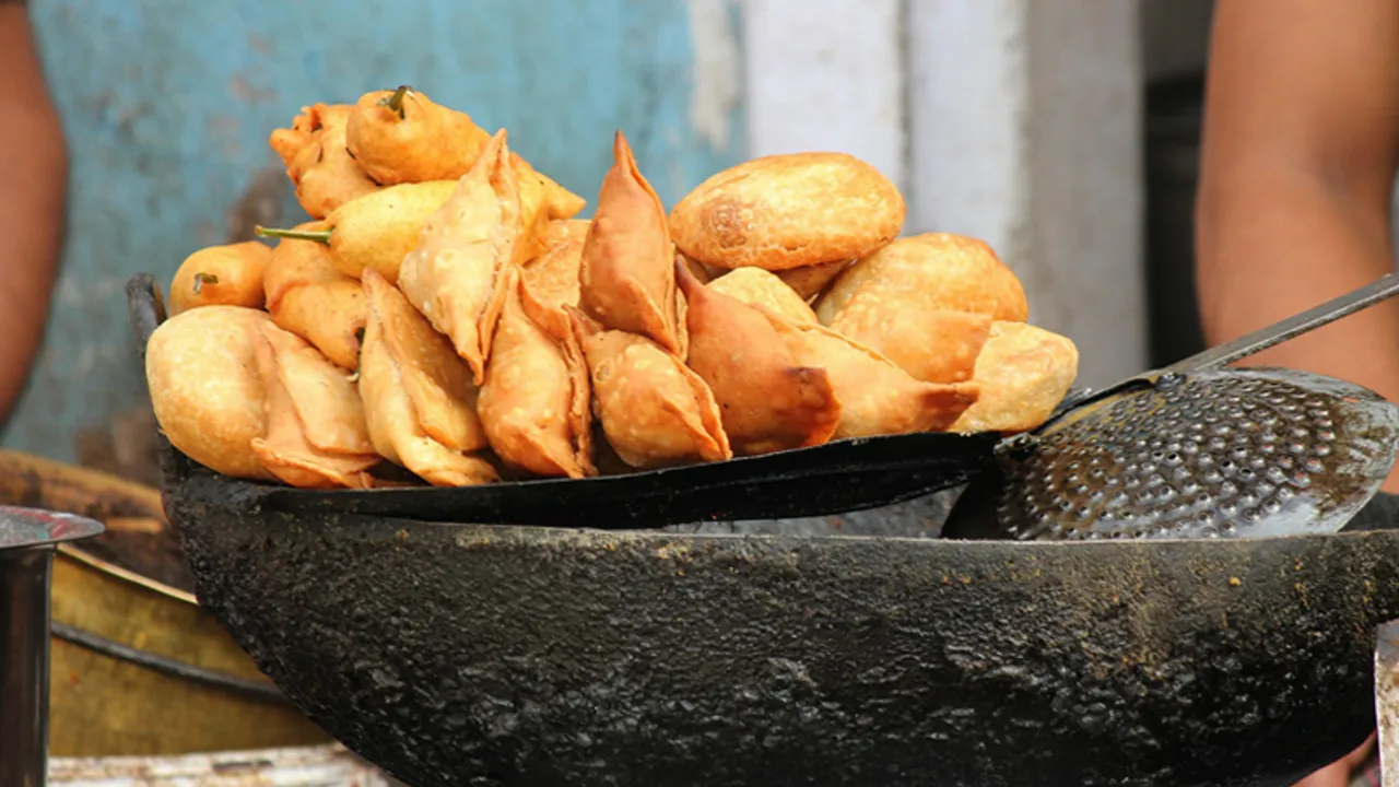 Know Where To Get Finger-Licking Street Food In Udaipur