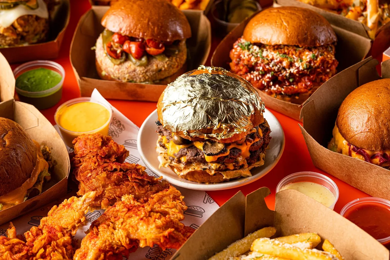 Mumbaikars, order from Louis Burger if you love big bites!