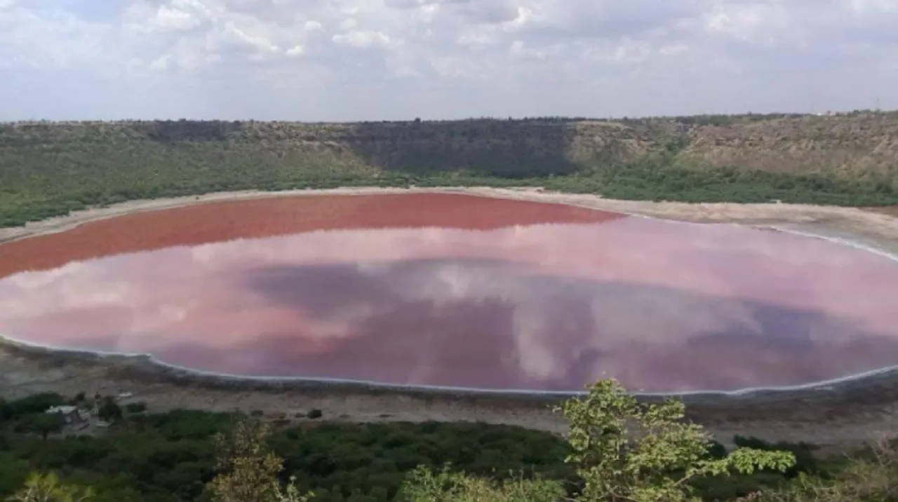 The 56,000 Year Old Lonar Crater in Buldhana turns pink!