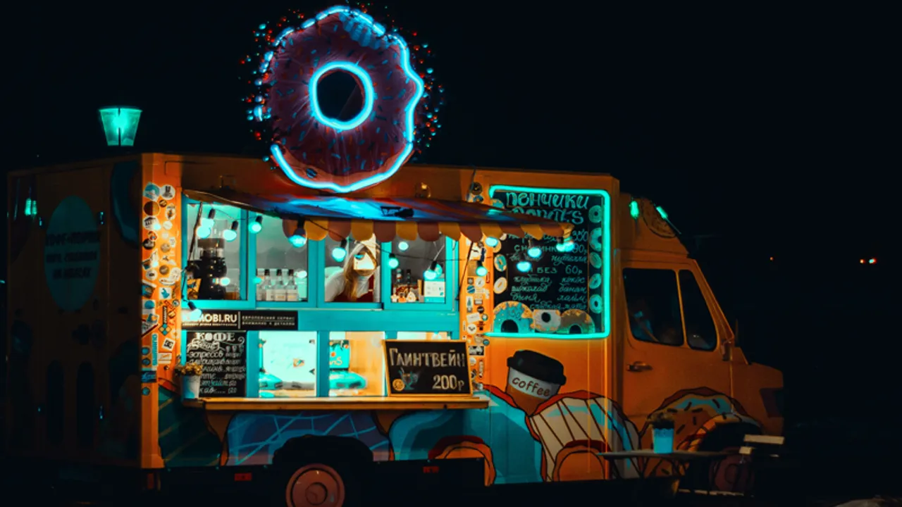 Ditch cafes! Try Food Trucks in Pune for some delectable treat!