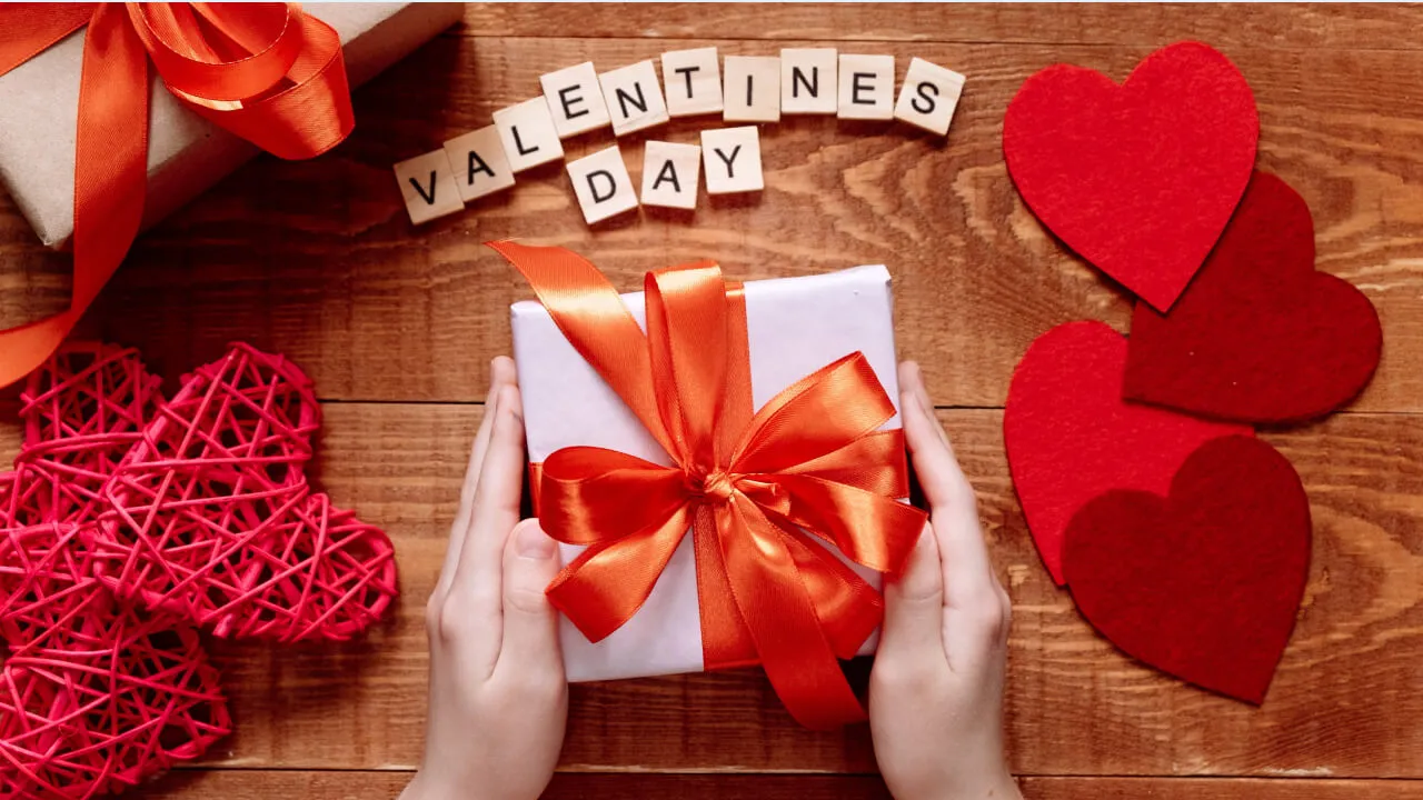 Gift these accessories for valentine's and surprise your partner!