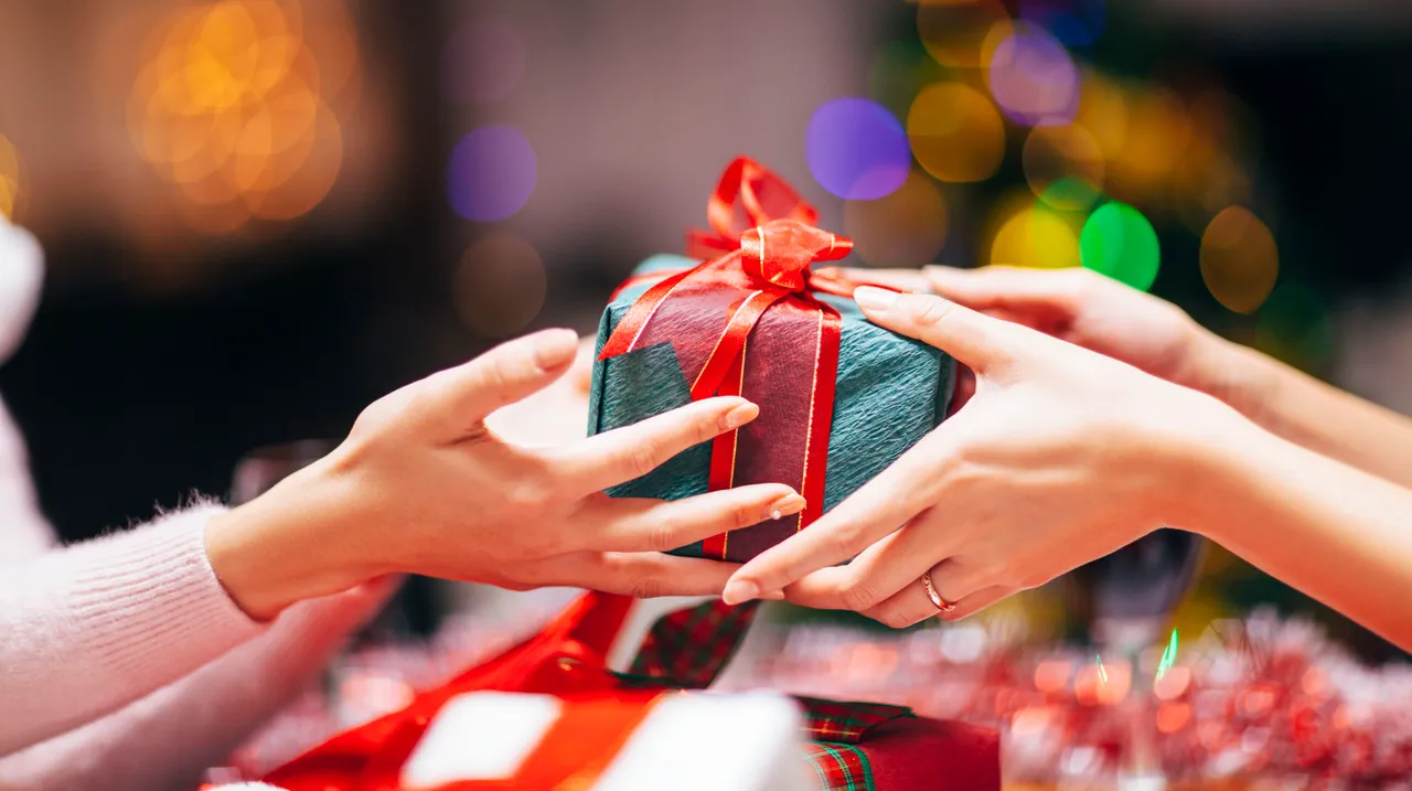 #LocalFestiveFinds: Check these gifting options for women and give them something they love!
