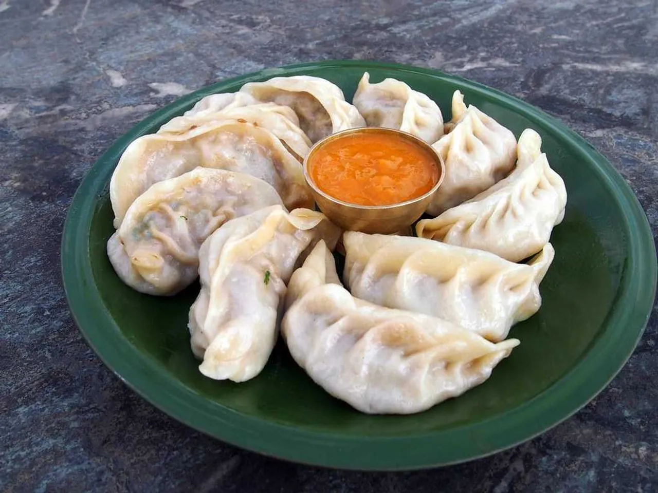 Visit these Places to get the Best Momos in Delhi