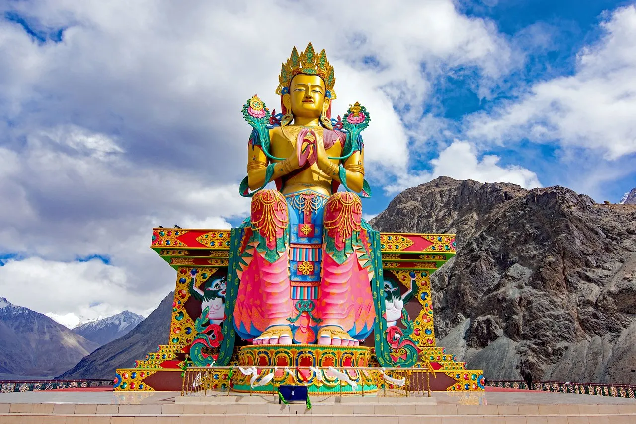 Explore the Buddhist culture by visiting the monasteries in India!
