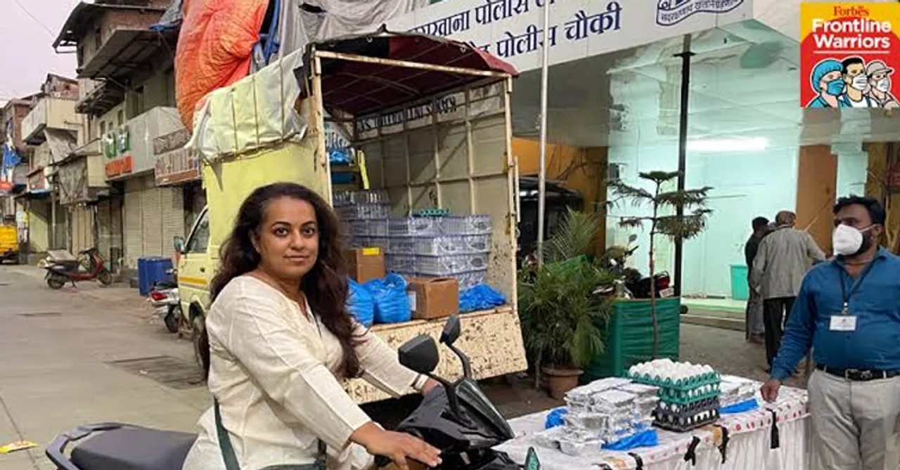 From distributing food to ration kits, this is how Aakansha Sadekar from Pune is helping frontline workers, sex workers, and the needy!