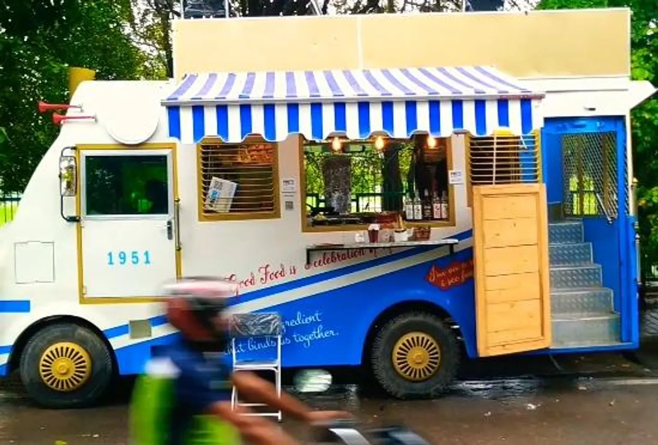 This food truck in Lucknow has rooftop seating, and it is gorgeous!