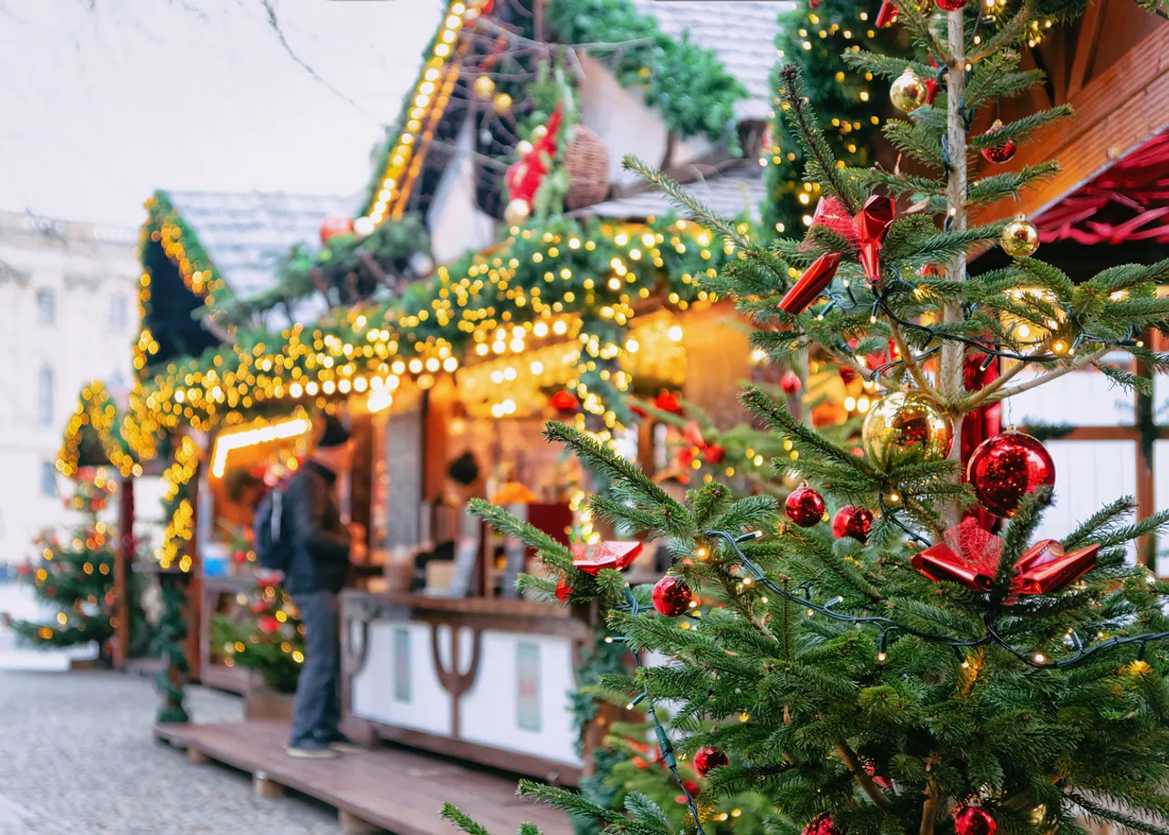 Buy Christmas decorations in Delhi from these places!