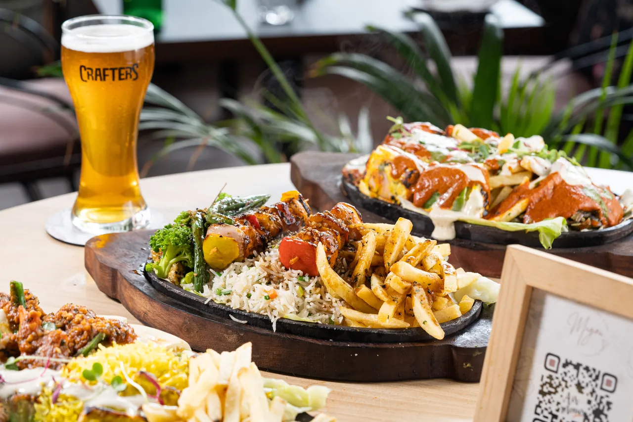 Beat the Monsoon Blues at Thane’s Magna Cafe with their new Sizzler Festival Menu because when it drizzles, it sizzles!