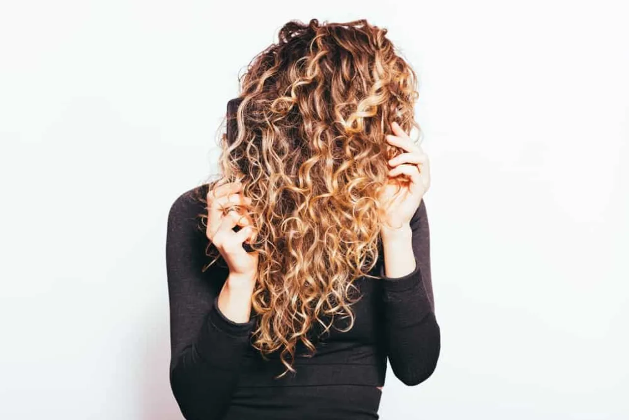 Winter hair care routine for curly hair by Fuzzy Curls!