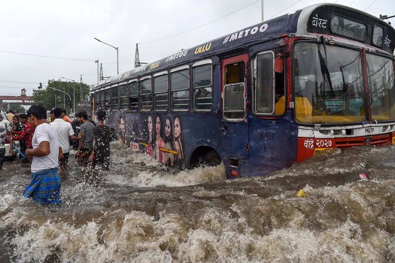 As Mumbai goes on Red Alert, Here are a few Do's and Dont's to ensure safety!