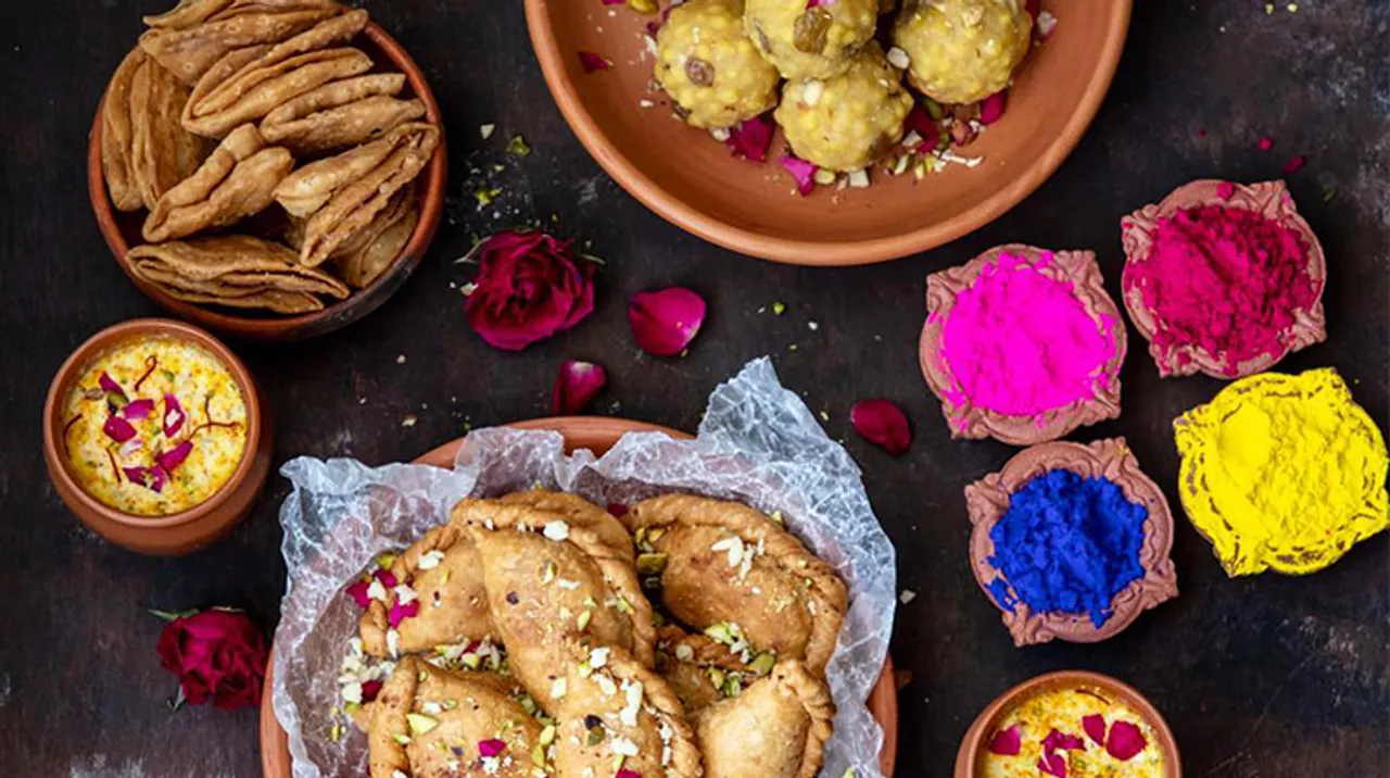 Do me a favor lets Play Holi! Check out these Holi dishes in Mumbai to treat your taste-buds.