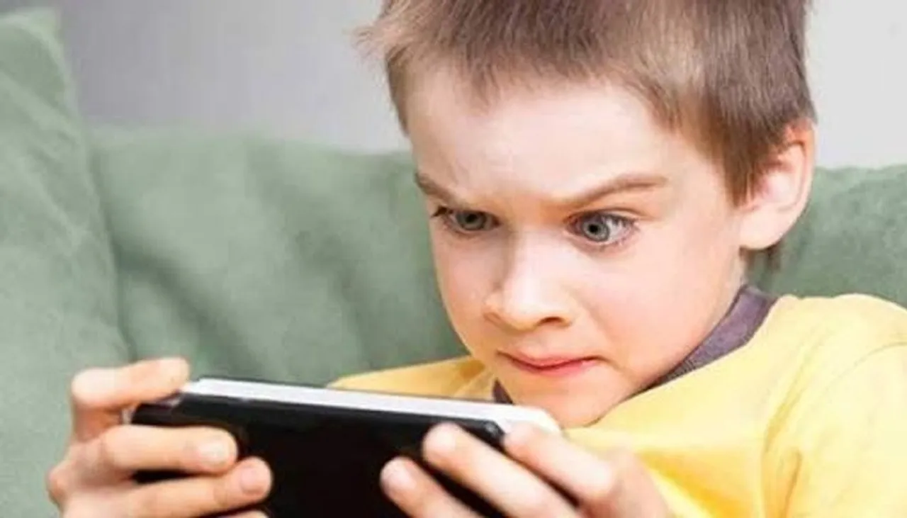 Nowadays children often learn to speak late due to mobile