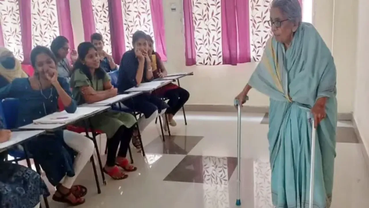 Chilukuri Santhamma, 95 years old Indian Professor, Scientist, became an example of hard work
