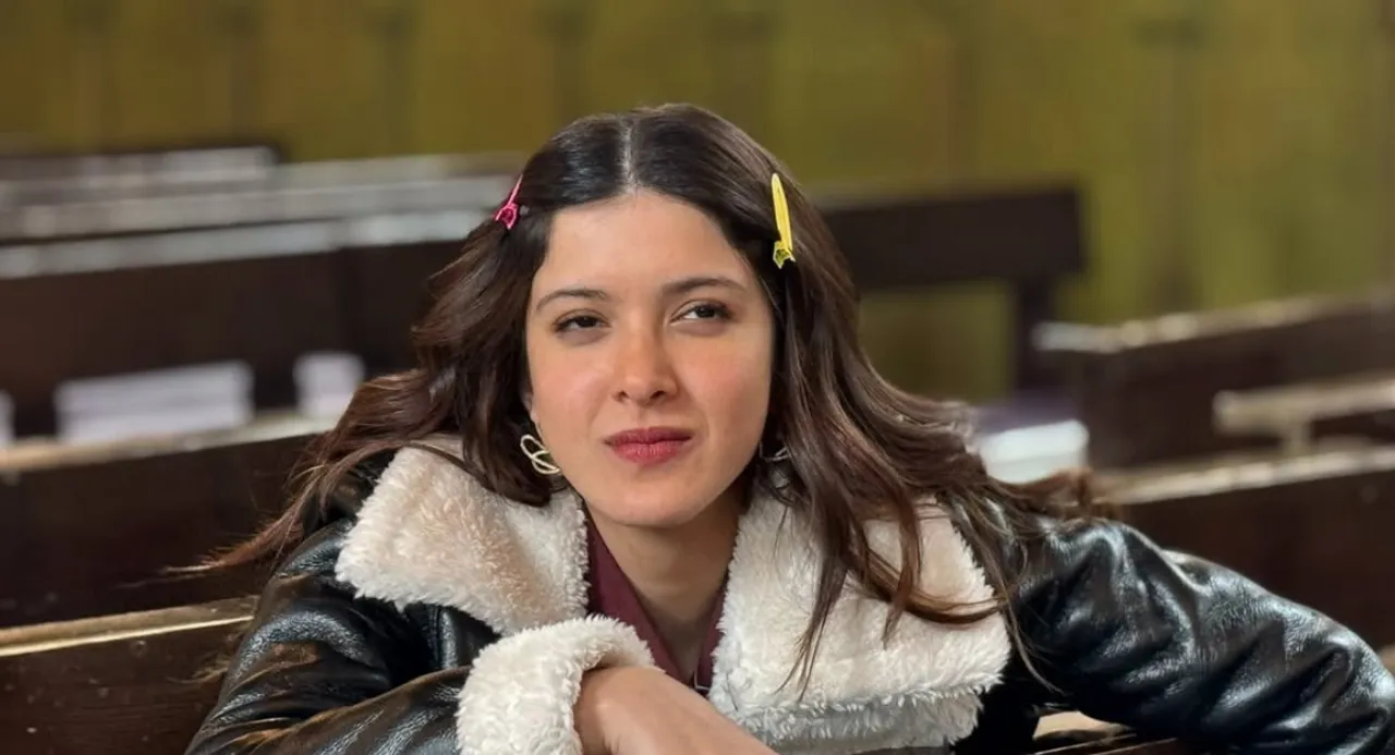 Shanaya Kapoor's smile won hearts on the first day of shooting, BTS photo from the sets of 'Aankhon Ki Gustaakhiyan' goes viral
