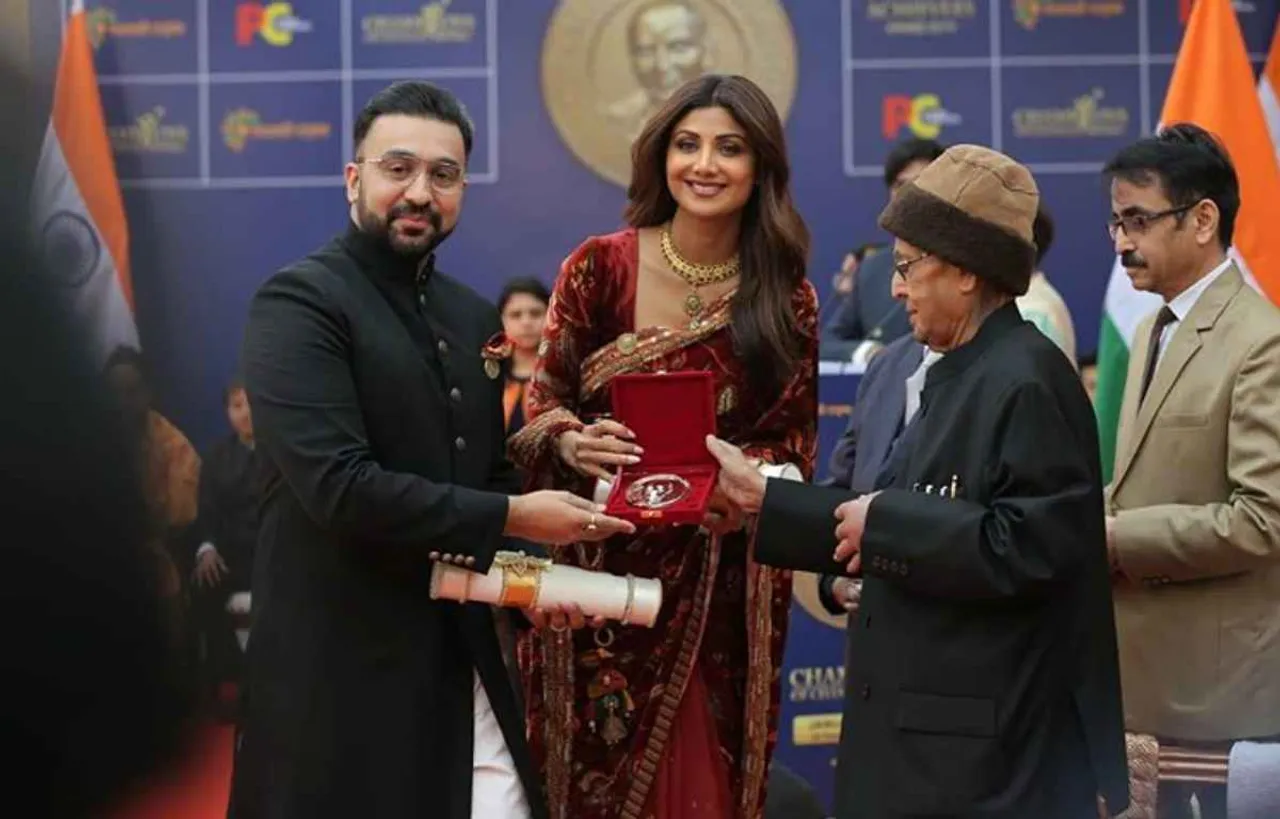 शिल्पा शेट्टी कुंद्रा को स्वच्छ भारत अभियान में योगदान के लिए 'चैंपियन ऑफ़ चेंज अवार्ड 2019' से किया गया सम्मानित