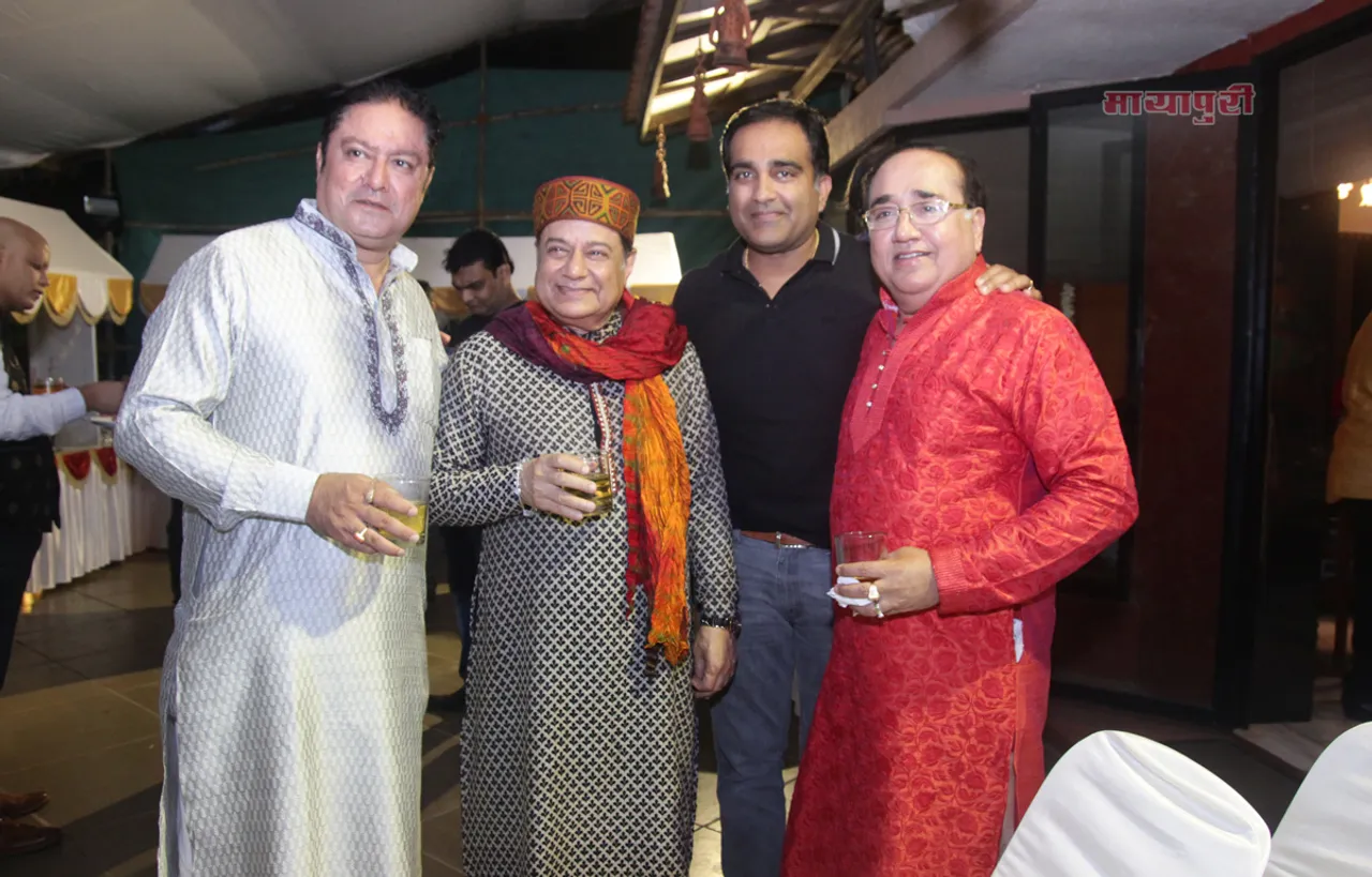 मुंबई में अनूप जलोटा ने परिवार और दोस्तों के साथ मनाया अपना 65वां जन्मदिन
