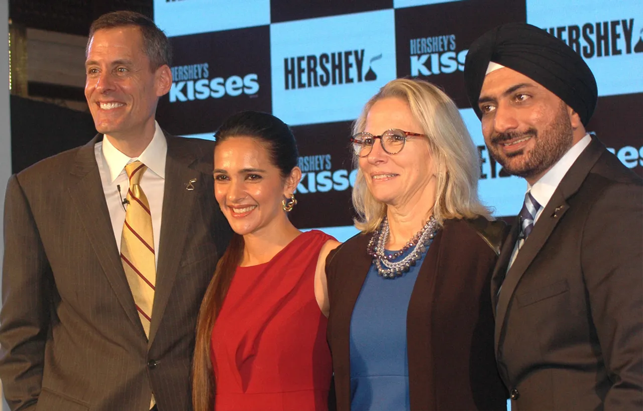 तारा शर्मा ने लॉन्च की हर्शी इंडिया की नयी रेंज 'हर्शी किस्सेस' चॉकलेट