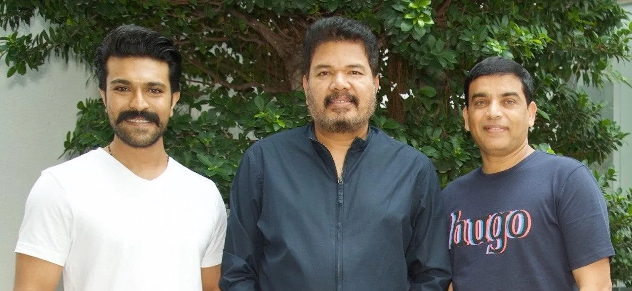 मेगा पॉवर स्टार राम चरण ने रविवार को चेन्नई में अपनी आगामी फिल्म #RC15 के डायरेक्टर शंकर से मुलाकात की।