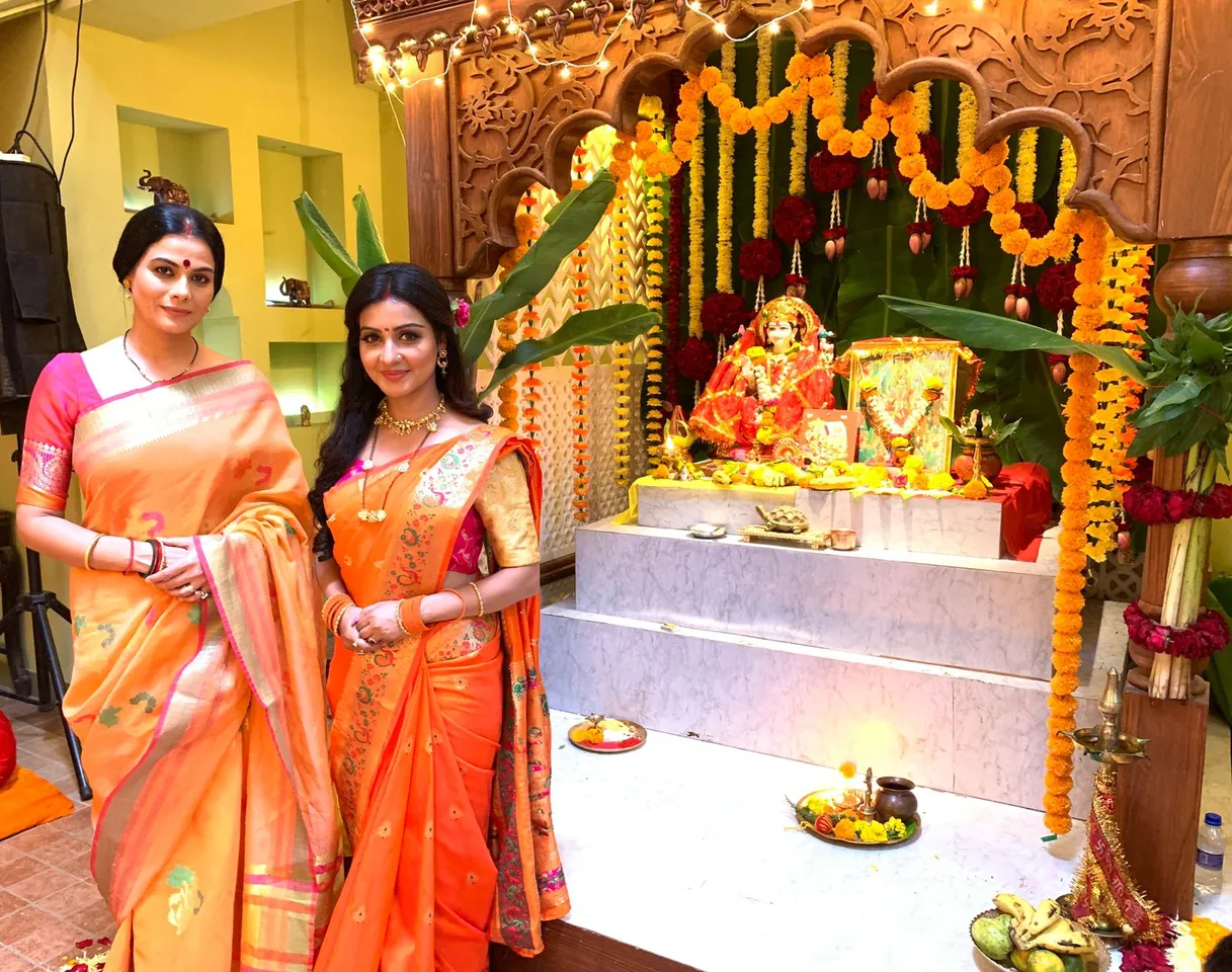 सोनी सब के ‘शुभ लाभ- आपके घर में’ के कलाकारों ने सेट पर लक्ष्‍मी पूजा का भव्‍य आयोजन कर त्‍यौहारी सीजन की शुरूआत की